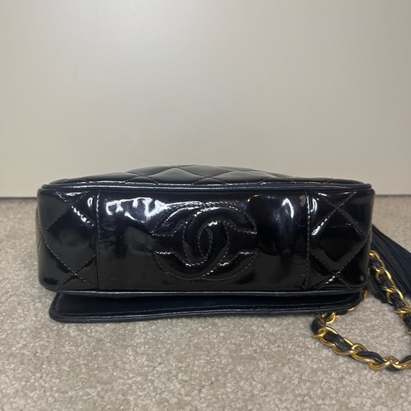 🖤🖤VINTAGE CHANEL🖤🖤 Beautiful Crossbody Torn Strap - Picture 2 of 8